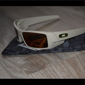 Men’s Oakley sunglasses